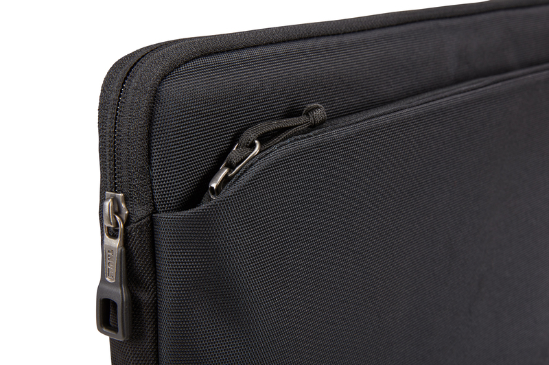 Thule Subterra Sleeve For 15 Inch Macbook Air/Pro/Retina Black